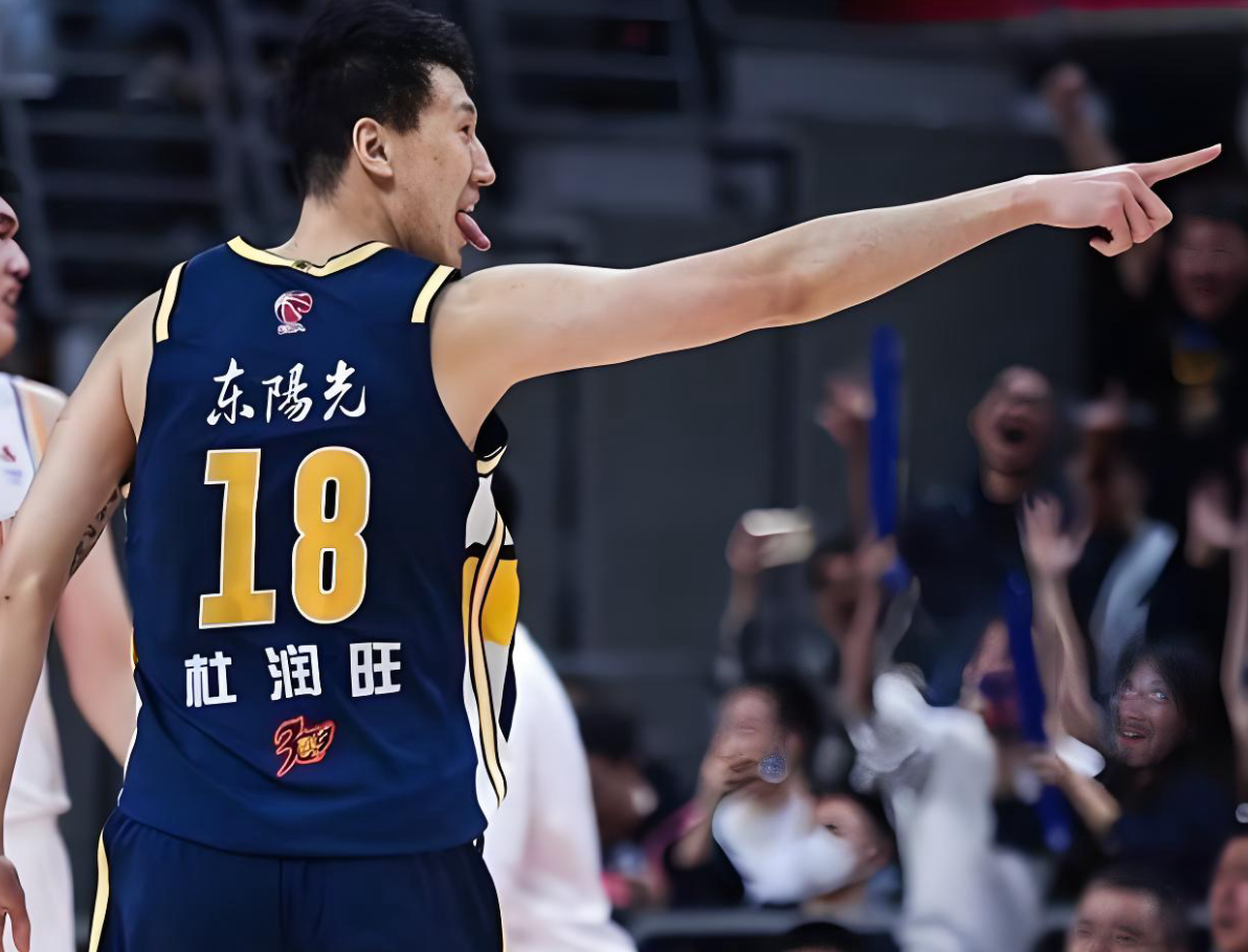 罗马诺：纽卡接近签下阿贾克斯18岁中场斯图尔，总价超2500万欧