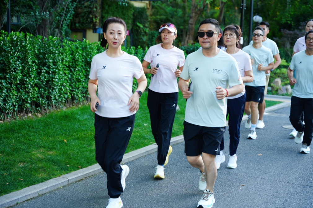 世体：世界杯18决赛西葡战，巴萨体育总监德科现场观战